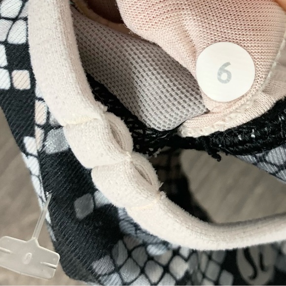 Lululemon Flow Y Bra IV  Ziggy Snake Butter Pink Black Butter Pink Size 4 - Picture 7 of 8